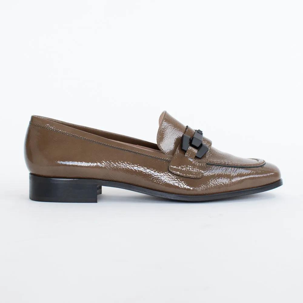Aragon Taupe Patent