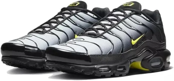 NIKE Men's Sneaker