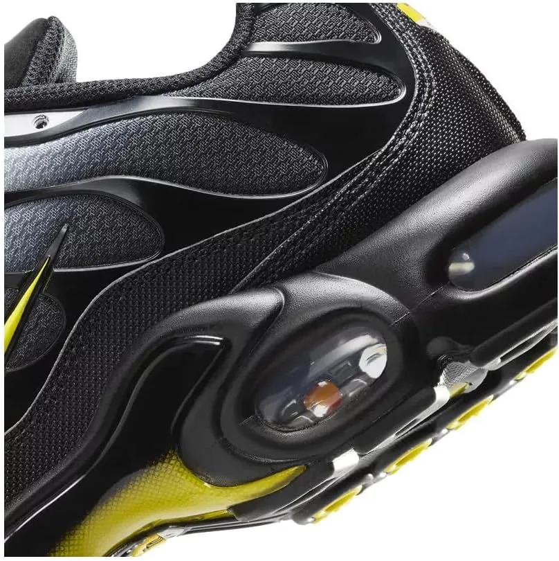 NIKE Men's Sneaker