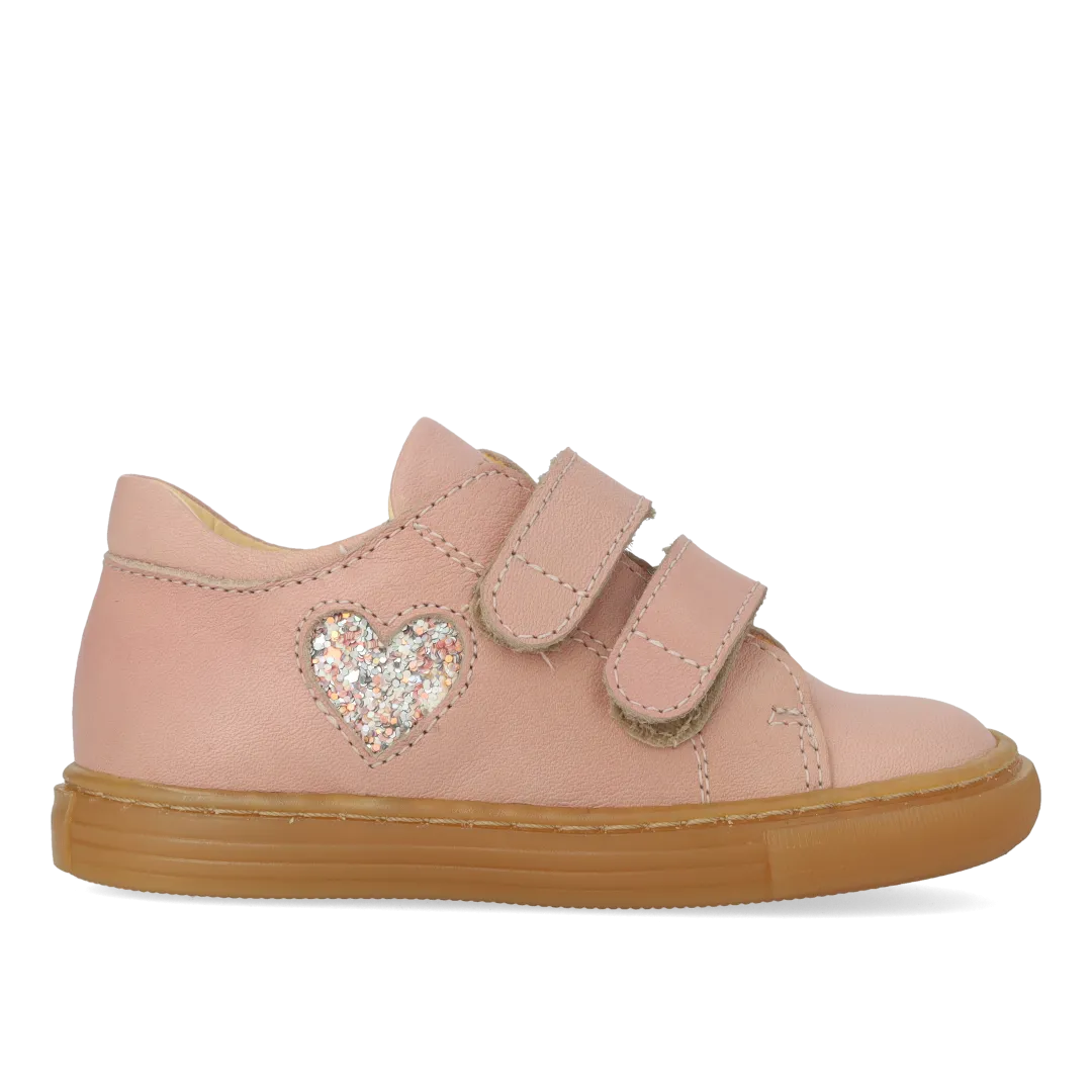 Starter sneaker with a sparkling glitter heart